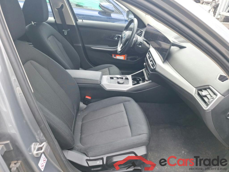 BMW - BMW 3 TOURING 320e 204PK            ***              TOTAL LOSS             ***          With Climatic & Cruise Control & Park Sensors Front & Rear  * HYBRID * #3