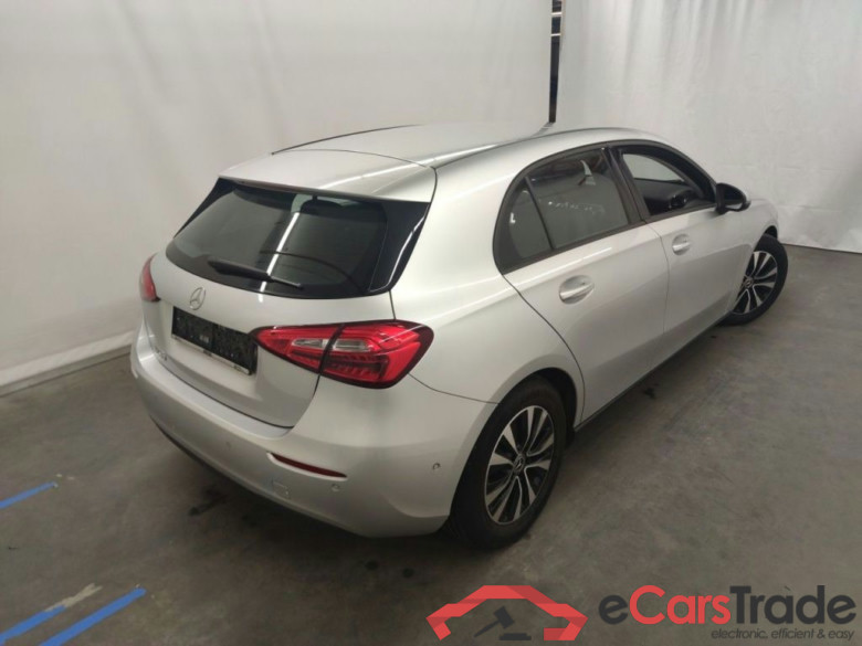 Mercedes-Benz A-Klasse A 180 Business Solution Essential Aut. 5d #2