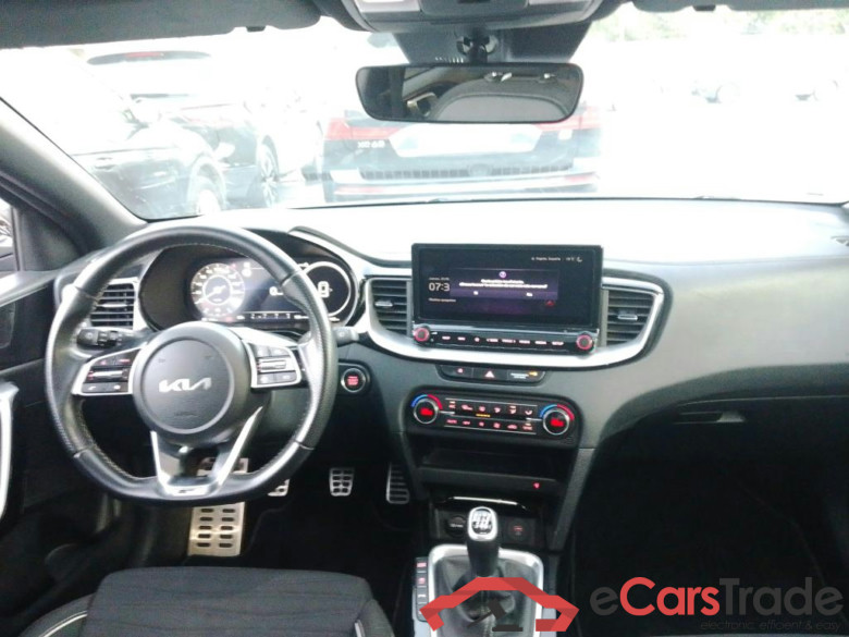KIA Ceed / 2021 / 5P / berlina con portón 1.6 MHEV iMT 100kW (136CV) GT Line #3