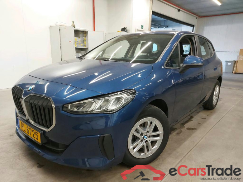 BMW 218i Active Tourer Aut. LED LC-Pro Navi-Pro KeylessGo Camera Klima PDC ...