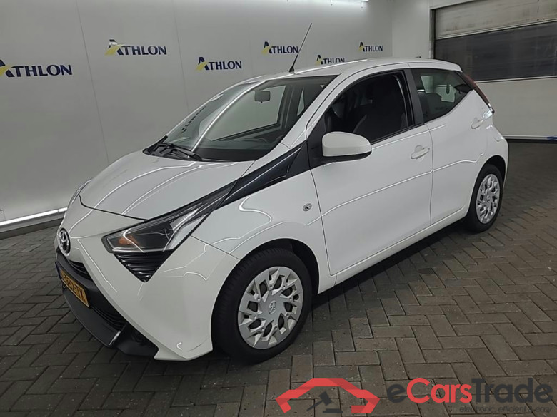 TOYOTA Aygo 1.0 VVT-i x-play 5D 53kW #1
