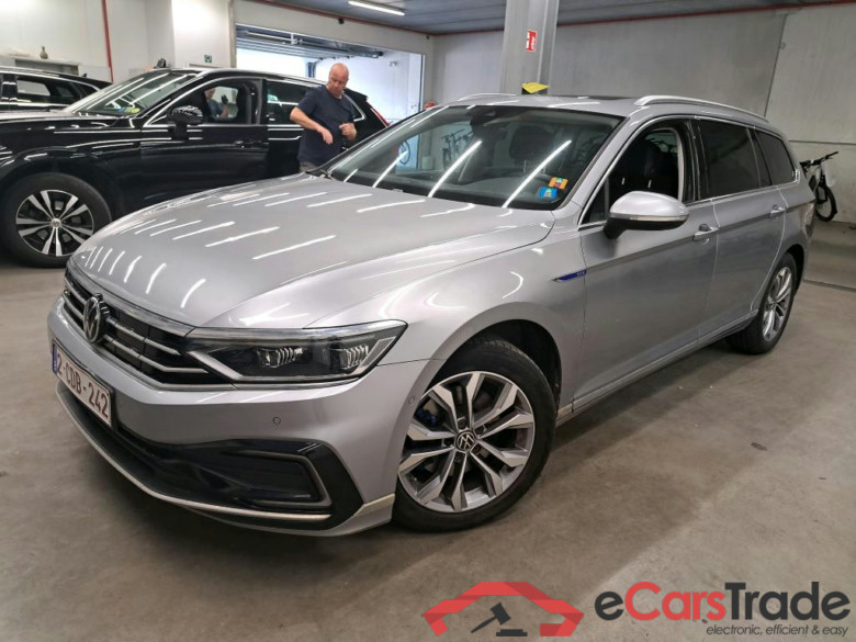 VOLKSWAGEN - VW  PASSAT VARIANT TSI GTE 218PK DSG6 Business With Nappa Leather & Matrix LED & Nav Discover Media & Design & Comfort & Pano Roof & Area View  * HYBRID *