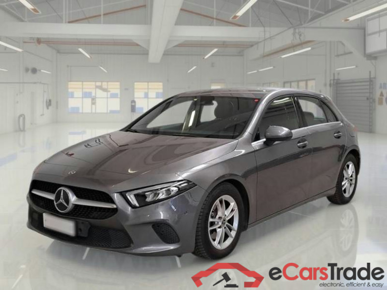 MERCEDES-BENZ CLASSE A / 2018 / 5P / BERLINA A 180 D AUTOMATIC BUSINESS EXTRA #1