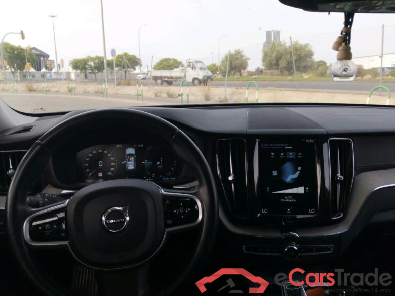 VOLVO XC60 / 2017 / 5P / todoterreno 2.0 T6 AWD Recharge Inscription Auto #3