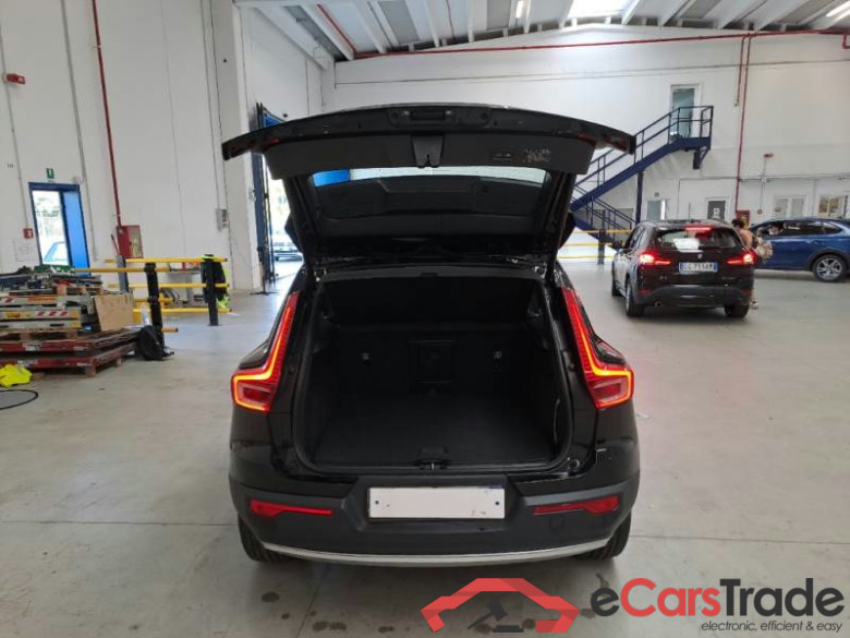 VOLVO XC40 / 2017 / 5P / SUV B4 AWD AUTOMATICO MOMENTUM PRO #5