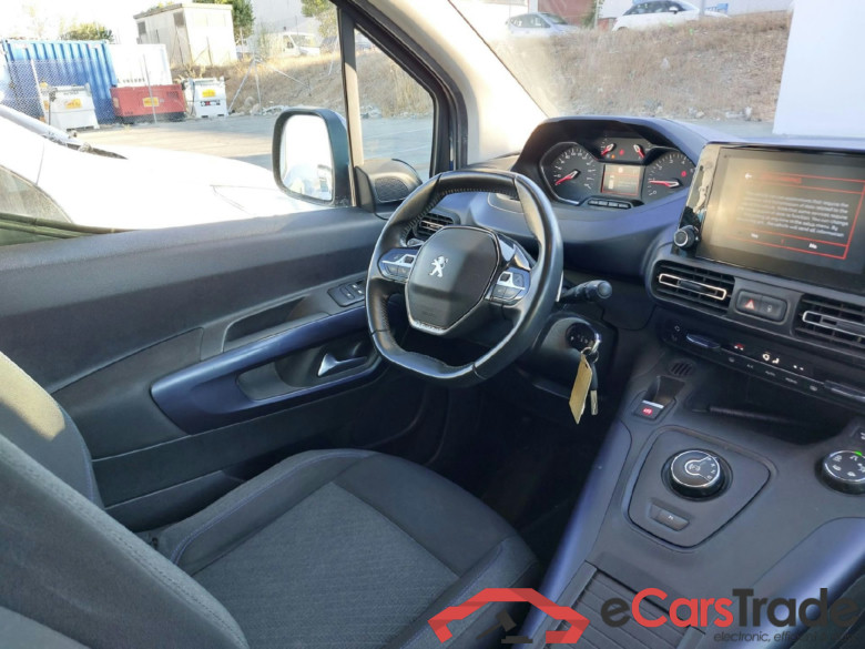 PEUGEOT Rifter / 2018 / 5P / monovolumen compacto Allure Standard BlueHDi 96kW EAT8 #3