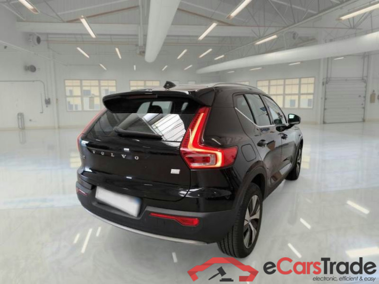 VOLVO XC40 / 2017 / 5P / SUV T4 PLUG-IN HYBRID AUTO RECH INSCRIP EXPR #2