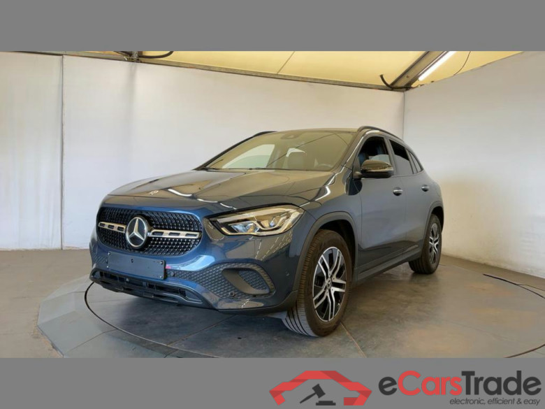 MERCEDES-BENZ GLA (H247) GLA 180 Luxury Line