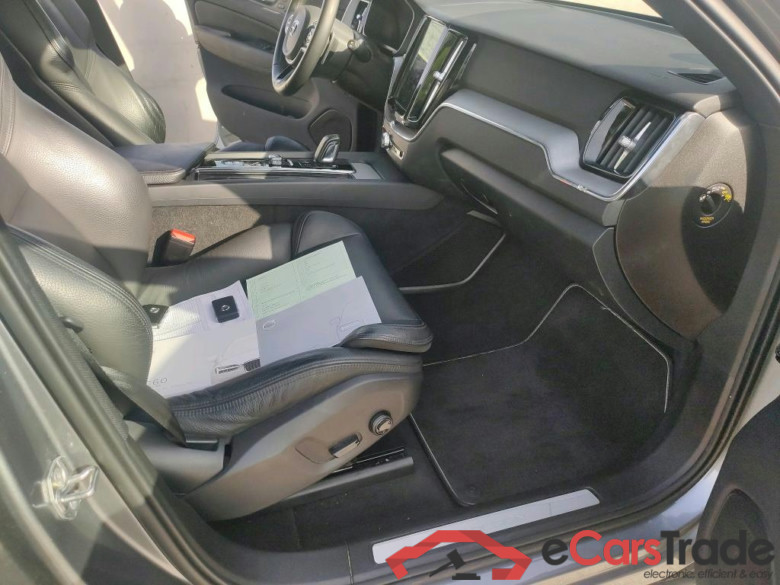 VOLVO XC60 / 2017 / 5P / todoterreno 2.0 T8 AWD R-Design Auto #6