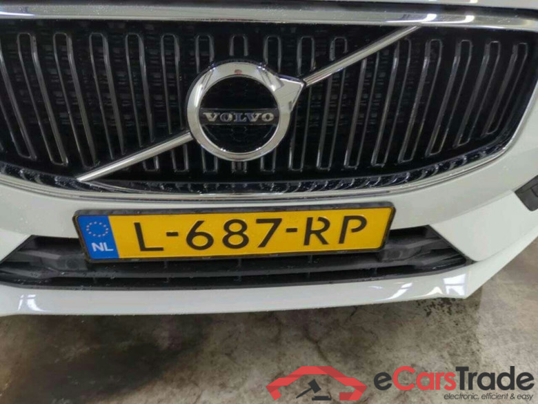 VOLVO XC60 2.0 B4 Momentum #4