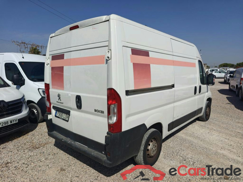 PEUGEOT Boxer / 2014 / 4P / furgón 335 L2 H2 BHDI 103kW (140CV) S&S 6 V. M (CX) #2