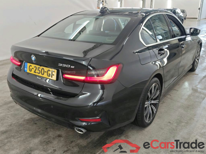 BMW 3 Serie Sedan 330e 4d #2