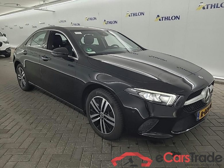 MERCEDES-BENZ A-Klasse Limousine A 250 e DCT Luxury Line 4D 160kW #2