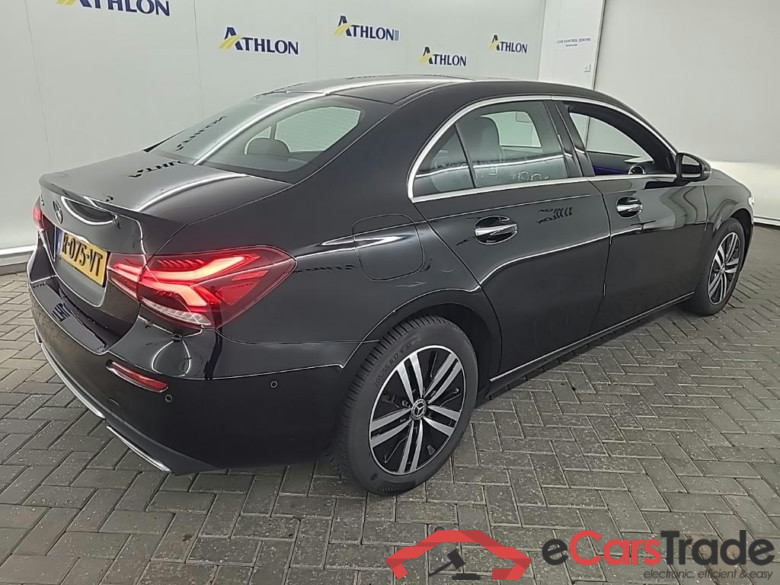 MERCEDES-BENZ A-Klasse Limousine A 250 e DCT Luxury Line 4D 160kW #3