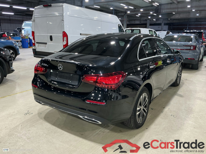 MERCEDES-BENZ A-CLASS LIMOUSINE 1.3 A 250 E BUSINESS SOLUTION DCT #4