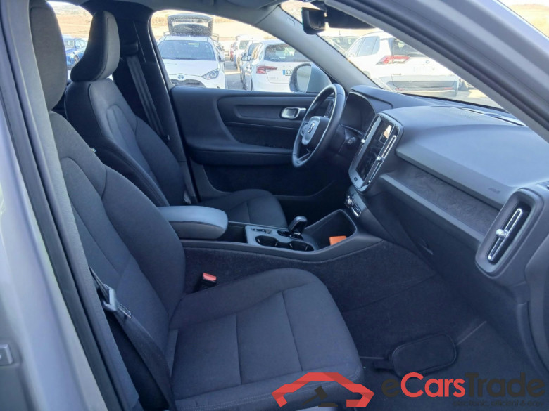 VOLVO XC40 / 2021 / 5P / todoterreno 1.5 T2 Essential Auto #6