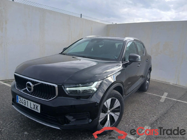 VOLVO XC40 1.5 T2 Momentum 130 CV #1