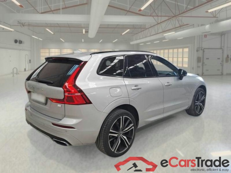VOLVO XC60 / 2017 / 5P / SUV T6 Plug-in AWD auto Recharge R-Design #2