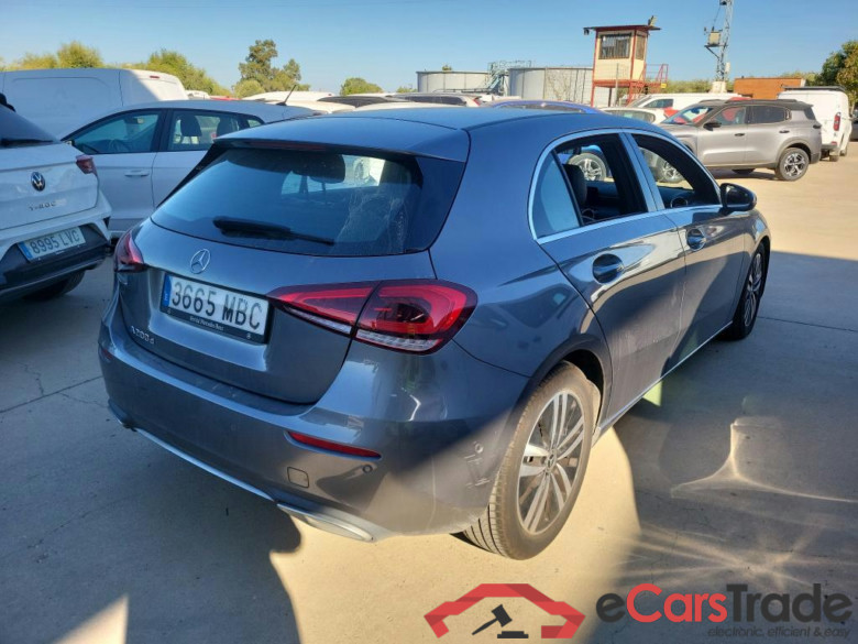 MERCEDES-BENZ Clase A / 2018 / 5P / berlina con portón A 200 d #2