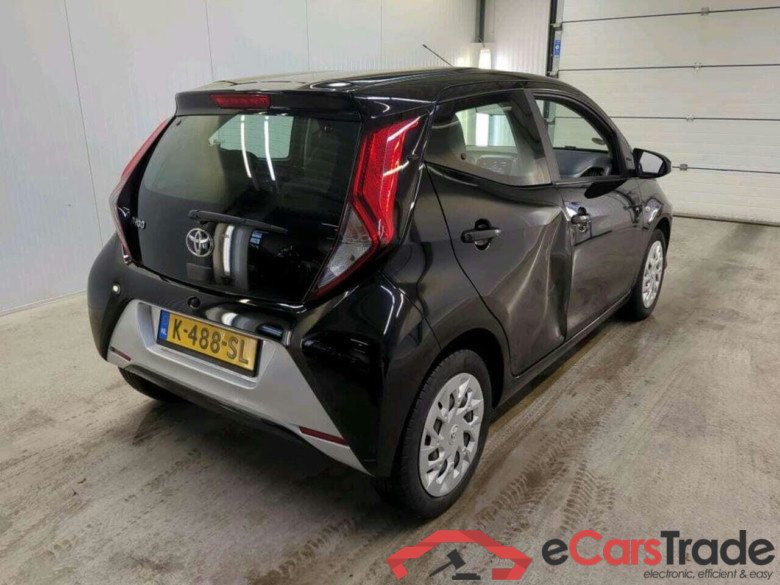 TOYOTA Aygo 1.0 VVT-i x-play #2