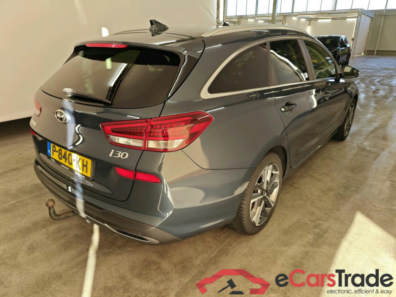 Hyundai i30 Wagon 1.5 T-GDI MHEV Premium 5d #2