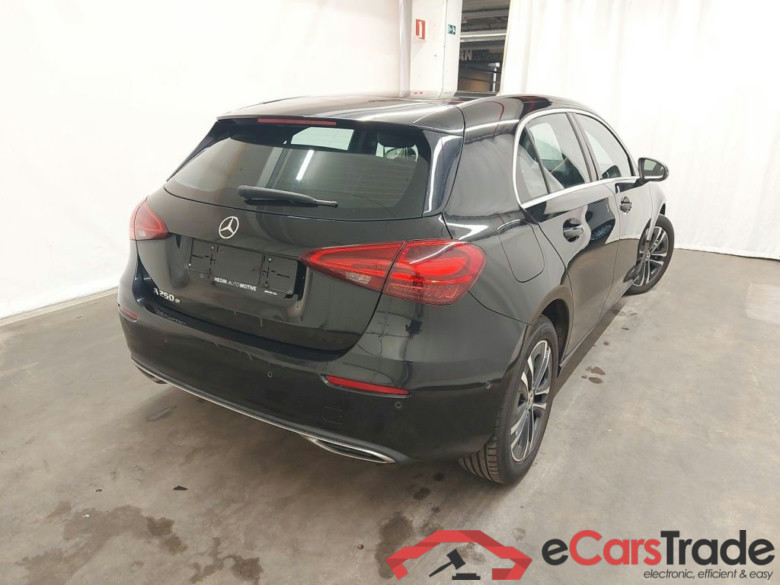 Mercedes-Benz A-Klasse A 250 e Luxury Line 5d #2
