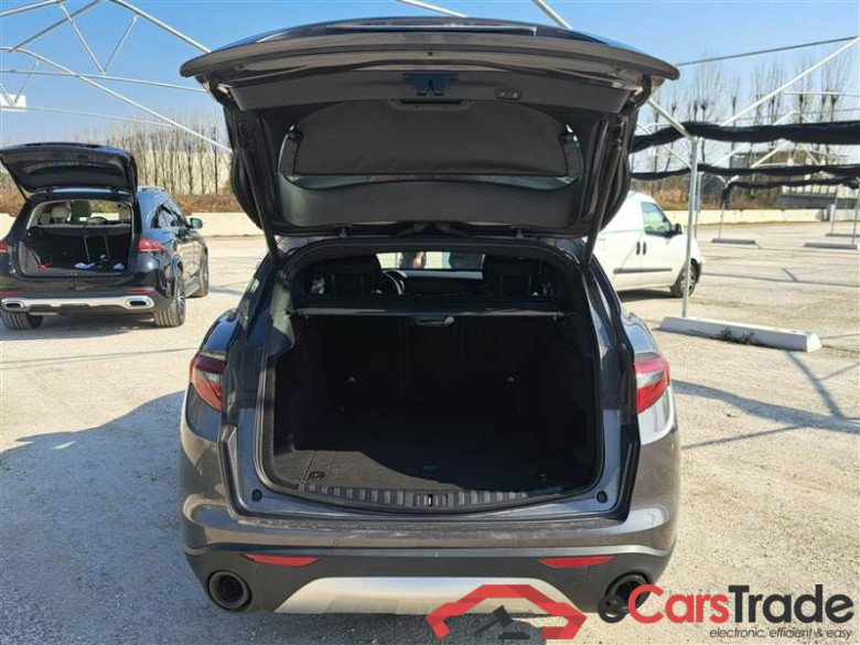 ALFA ROMEO STELVIO / 2017 / 5P / SUV 2.2 TD 190 CV SUPER BUSINESS AT8 Q4 #5