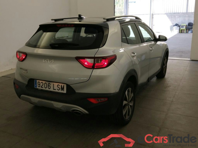 KIA Stonic / 2017 / 5P / todoterreno 1.0 T-GDi 88kW (120CV) MHEV Drive DCT #2
