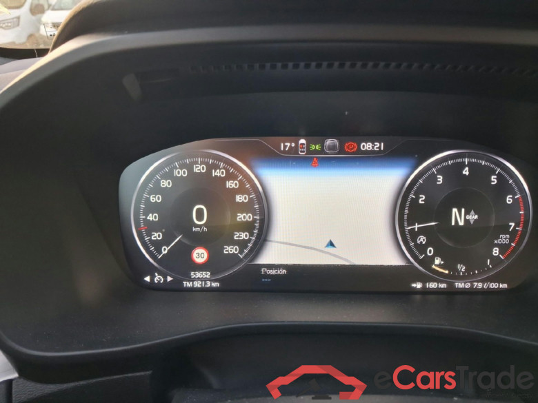 VOLVO XC40 / 2021 / 5P / todoterreno 1.5 T2 Core Pro #4