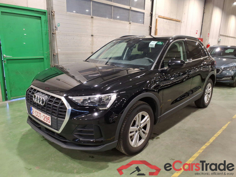 AUDI Q3 1.4 45 TFSI E S TRONIC
