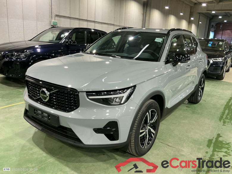 VOLVO XC40 2.0 B3 MHEV PLUS DARK DESIGN DCT #1