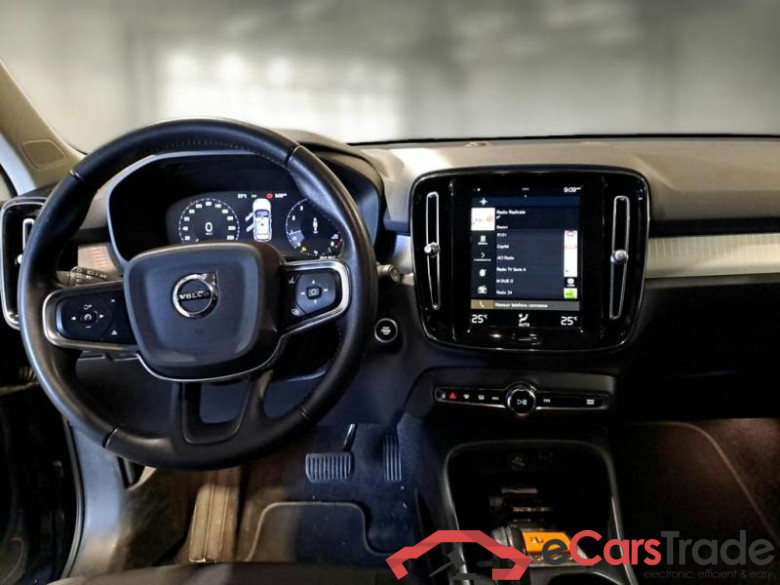 VOLVO XC40 / 2017 / 5P / SUV T3 AUTOMATICO MOMENTUM PRO #3