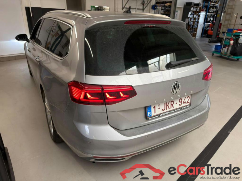 VOLKSWAGEN Passat Variant Dsl SW 1.6 TDi SCR Elegance Business DSG #4