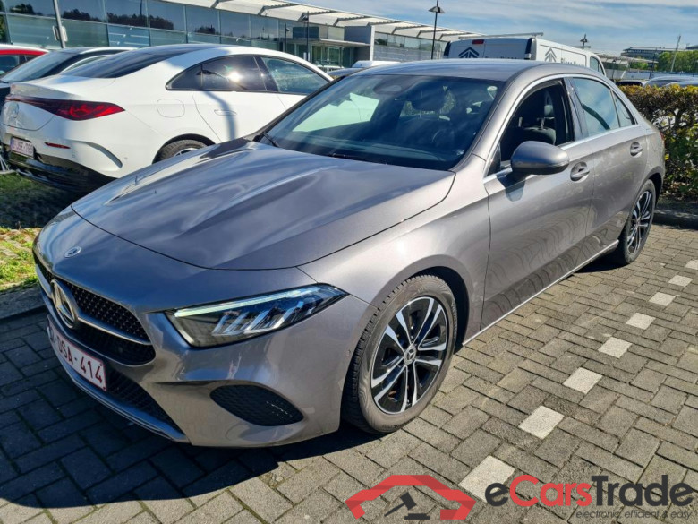 MERCEDES-BENZ A-CLASS LIMOUSINE 1.3 A 180 ESSENTIAL LINE DCT