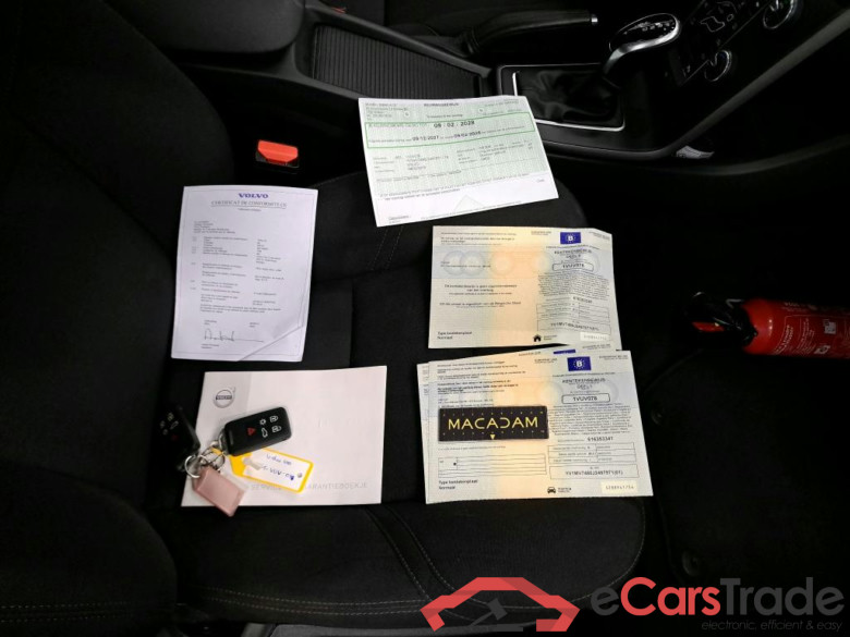 VOLVO - VOL V40 D2 120PK Geartronic With Manual Airco & GPS & Cruise Control & Rear Park Sensors #4