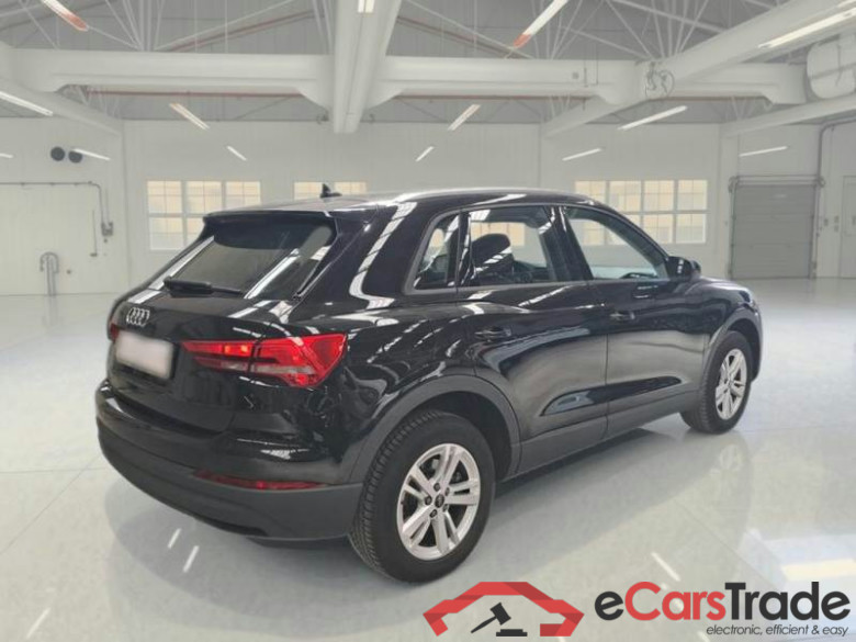 AUDI Q3 / 2018 / 5P / SUV 45 TFSI E S TRONIC BUSINESS #2