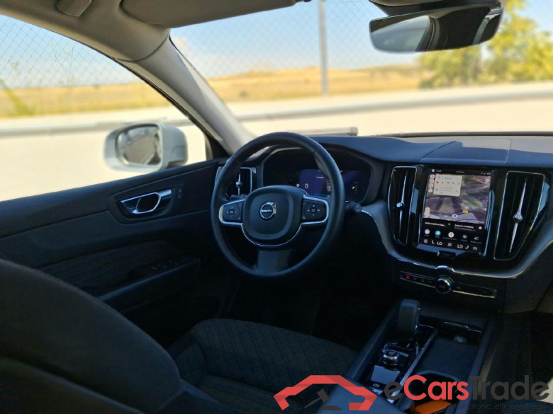 VOLVO XC60 / 2017 / 5P / todoterreno 2.0 T6 AWD Recharge Core Auto #3