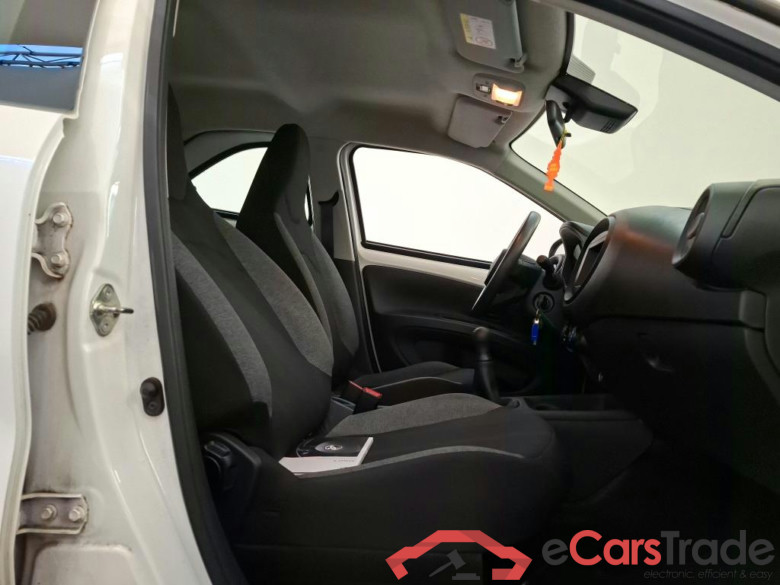 Toyota AYGO X 1.0 VVT-i MT 5d #3