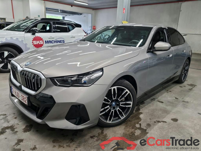 BMW I - BMW I5 eDrive40 340PK M Sport Pack Comfort With Active Ventilated Front Power Mem Seats & Heated Front&Rear & Travel & Driving Assistant Plus & Harman Kardon & 19 Inch  * ELECTRIC *
