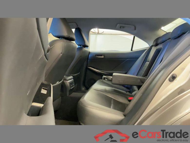 LEXUS IS 300h 2.5i Business E-CVT #5