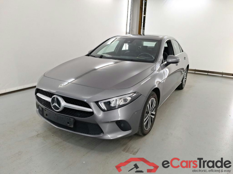 MERCEDES-BENZ A-CLASS LIMOUSINE 1.3 A 250 E LUXURY LINE DCT