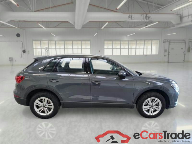 AUDI Q3 / 2018 / 5P / SUV 45 TFSI E S TRONIC BUSINESS #6