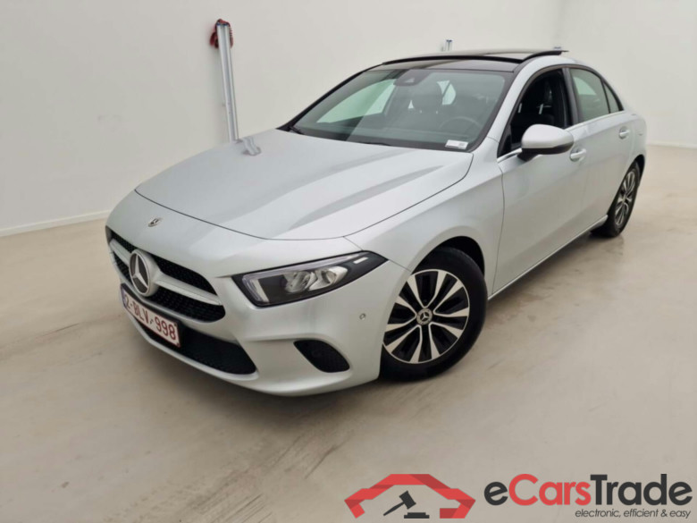 MERCEDES-BENZ A-KLASSE LIMOUSINE 1.3 180 7G-DCT LUXURY LINE