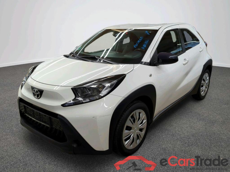Aygo X Play 1.0 53KW MT5 E6d #1