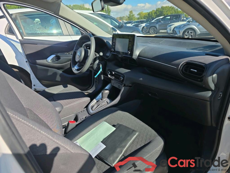 TOYOTA Yaris / 2020 / 5P / berlina con portón 1.5 120H Business Plus #6