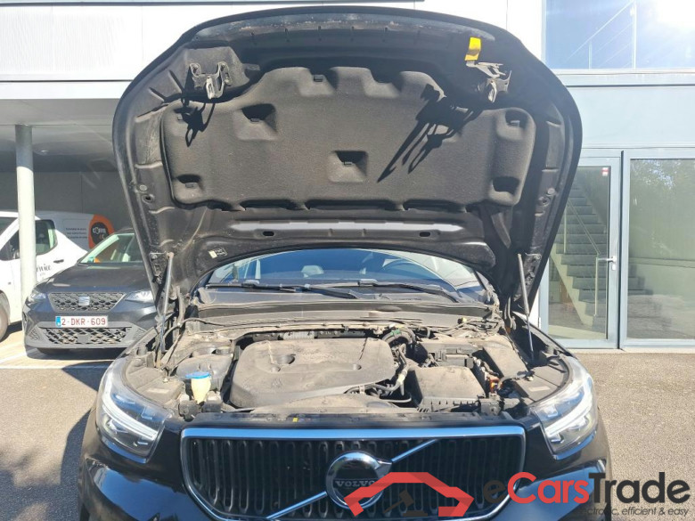 VOLVO XC40 2.0 B4 GEARTRONIC MOMENTUM PRO #3