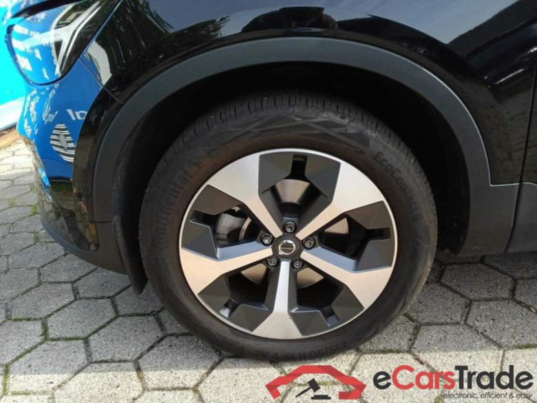 Volvo XC40 (2017->) DE - SUV5 B4 2WD EU6d, Plus Dark, (Facelift) 2022 - 2024 #2