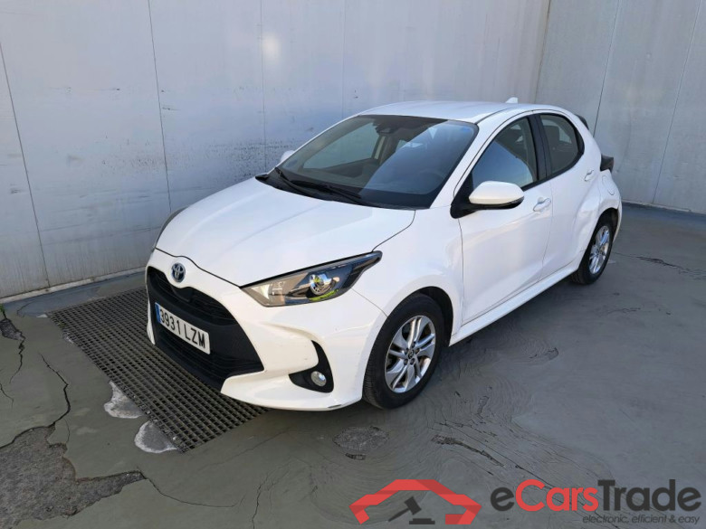 TOYOTA Yaris / 2020 / 5P / berlina con portón 1.5 120H Business Plus #1